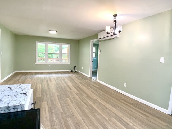 Building Photo - 421 Poston St
