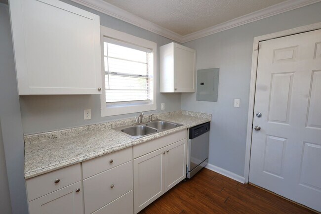 Foto del edificio - 817 Lilly St