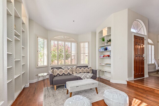 Foto del edificio - Come Settle In — This Scottsdale Gem Is Re...