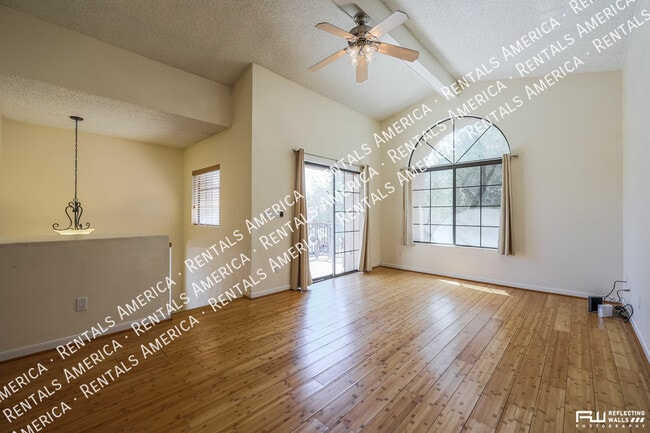 Building Photo - 925 N College Ave