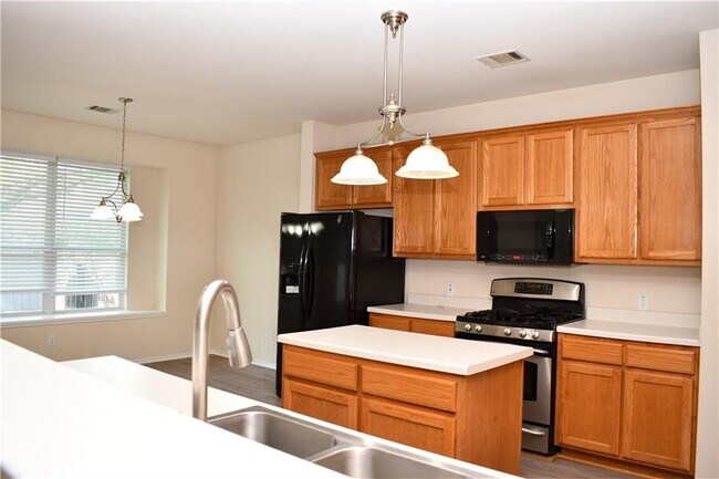 Building Photo - 704 Thrush Dr
