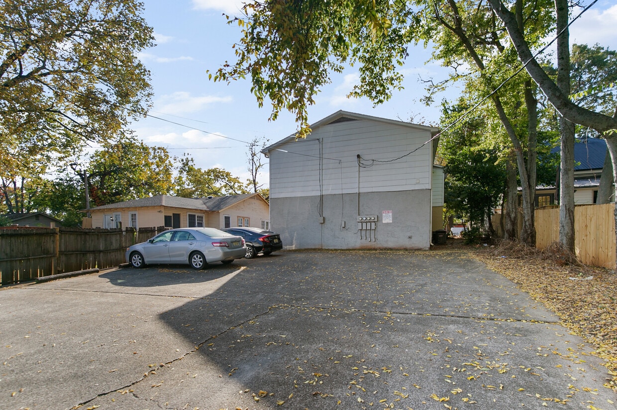 Building Photo - Hickory Hill
