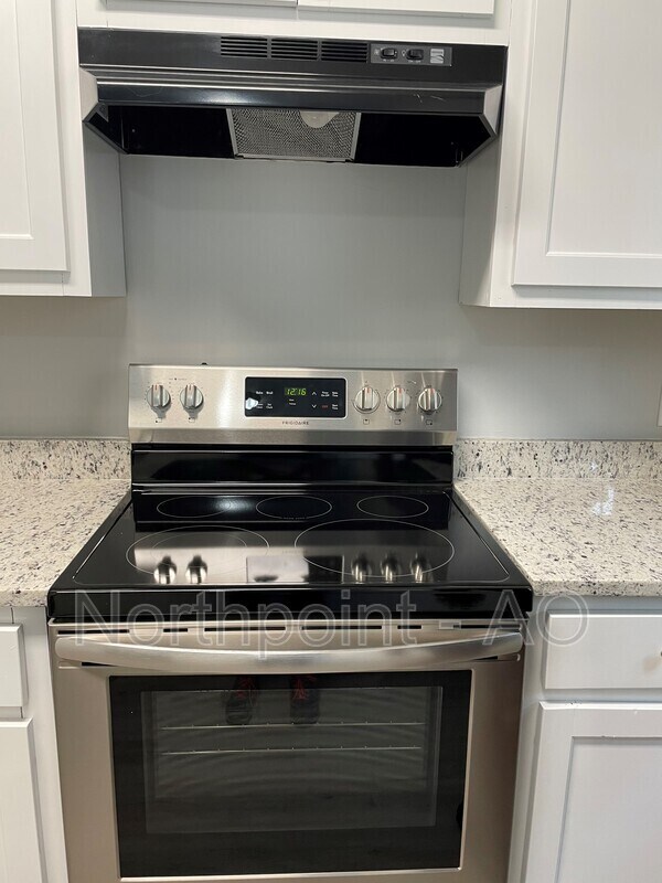 Foto del edificio - 8641 Thomas Ln