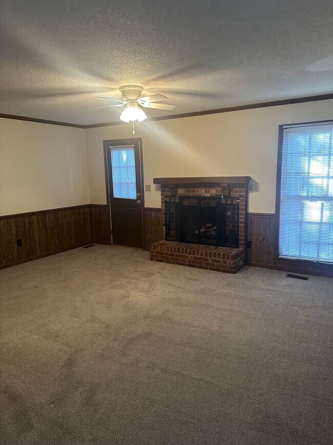 Foto del edificio - Spacious 2BR, 2.5BA Townhome Near NCSU! LE...