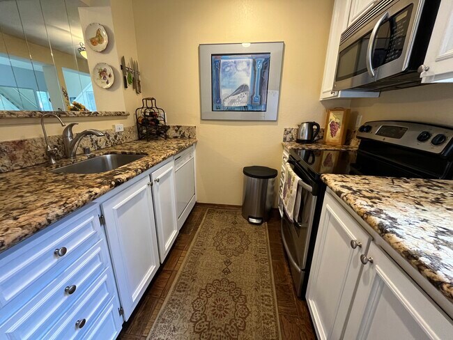 Kitchen with granite top. - 37 Ashford Ave