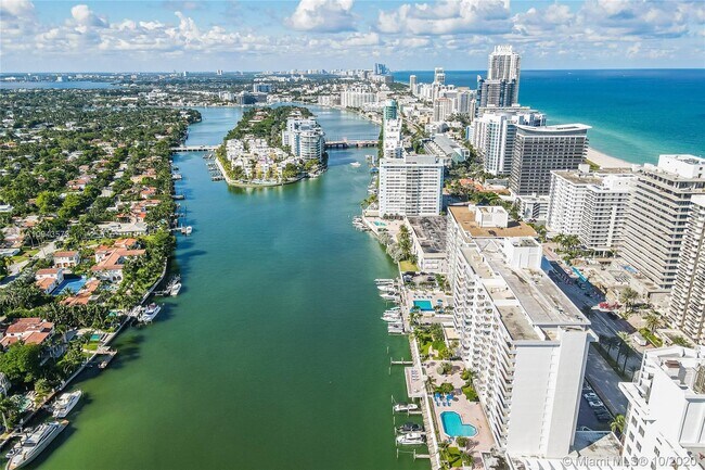 Foto del edificio - 5700 Collins Ave
