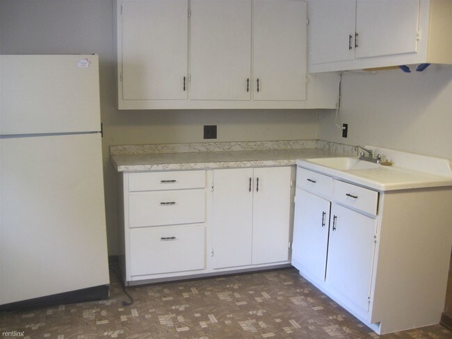 Foto del edificio - 1 br, 1 bath  - 707 Center St Apt 4