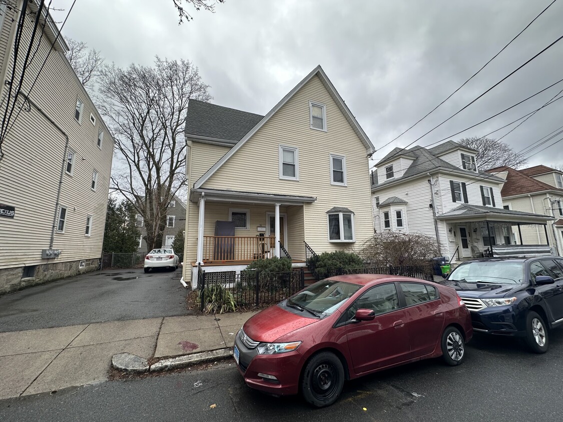 Primary Photo - 28 Montfern Ave