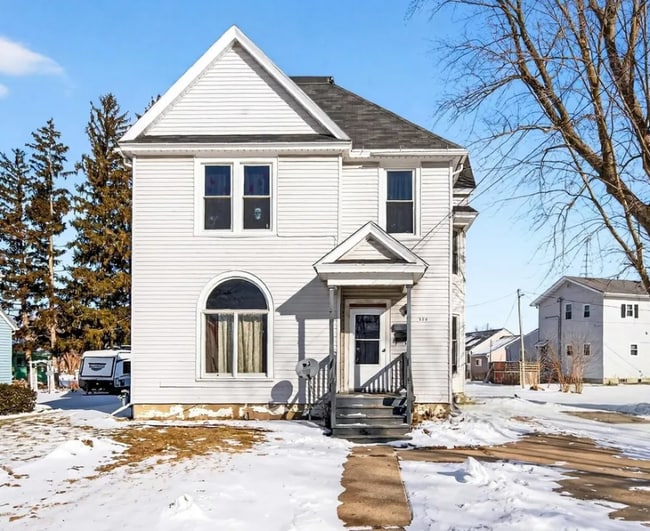 Building Photo - 328 E Fond du Lac St