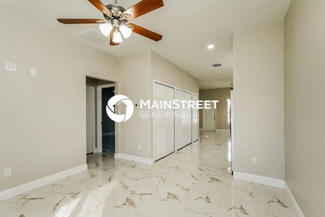 Foto del edificio - 3 Bedroom Pet-Friendly Home in LEHIGH ACRE...