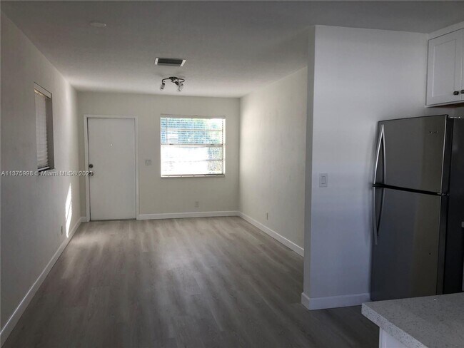 Building Photo - 1301 N 12th Ct