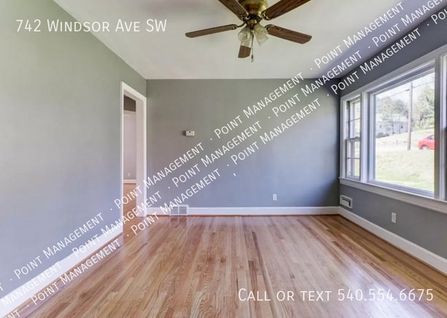 Foto del edificio - 742 Windsor Ave SW