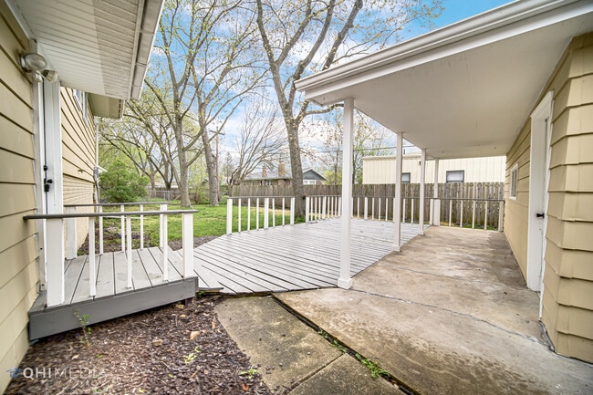 Building Photo - 440 E Clark St