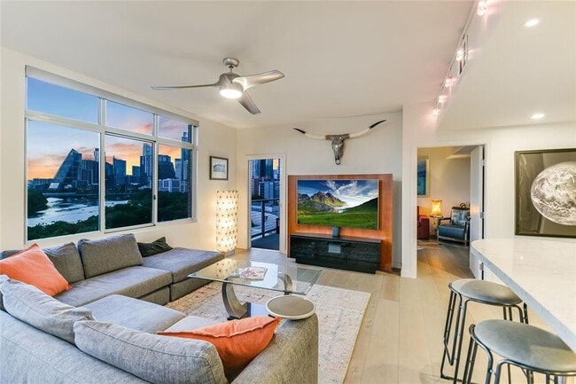 Building Photo - 54 Rainey St