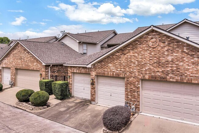 Building Photo - 2034 Glencove Dr