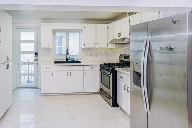 Foto del edificio - 5911 SW 6th St