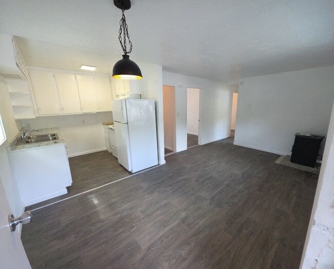 Building Photo - Lakeshore Triplex