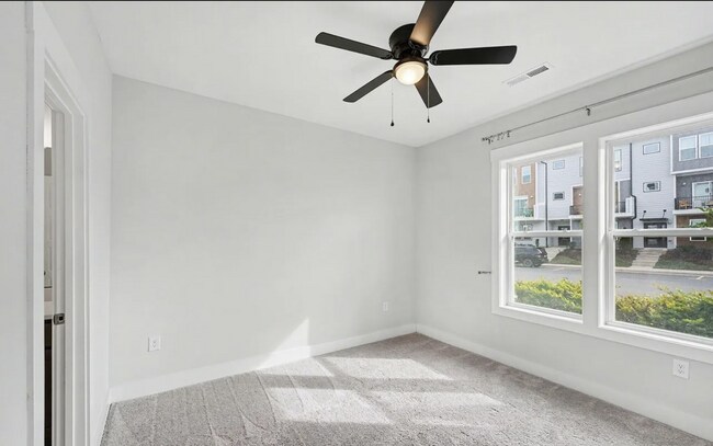 Foto del edificio - Spacious 4-Bedroom Townhome in Wendell Falls