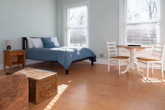 Building Photo - 523 Park Ave