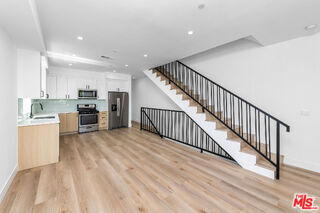 Foto del edificio - 4333 Dixie Canyon Ave