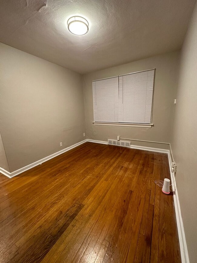 Building Photo - Updated Two Bedroom with Attached Garage C...