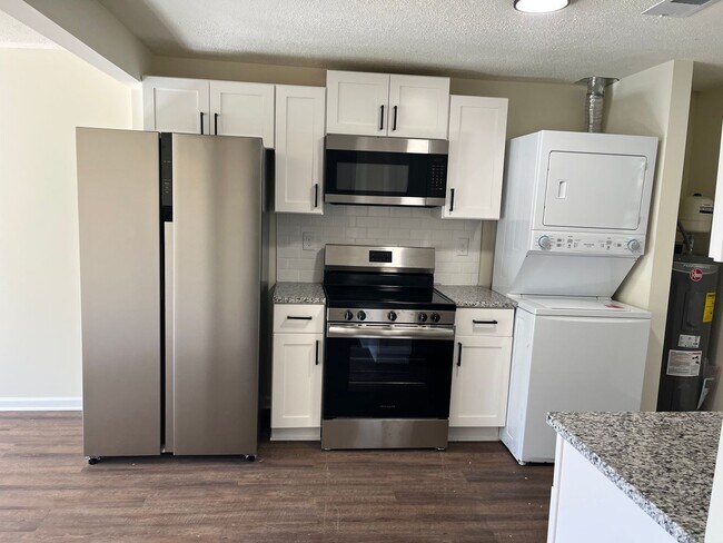 Foto del edificio - 2 Bed 1 Bath Duplex