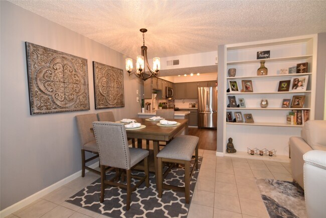 Building Photo - 10555 Turtlewood Ct