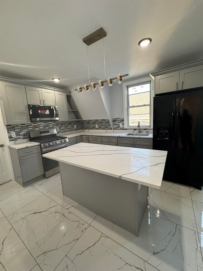 Building Photo - 321 Avenue C