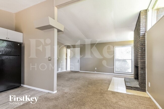 Building Photo - 2420 Cherry