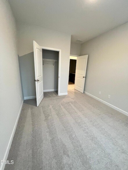 Foto del edificio - 404 White Oak Gdn Wy