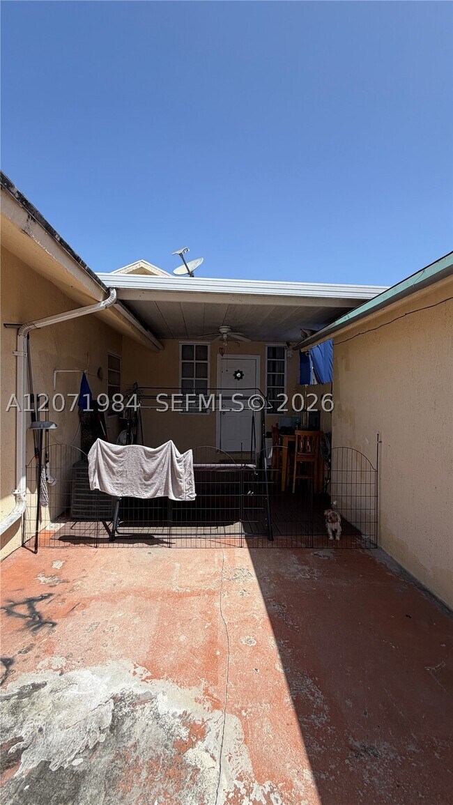 Foto del edificio - 2027 NW 1st St