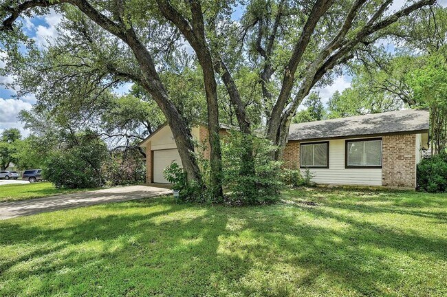 Building Photo - 8903 Piney Point Dr