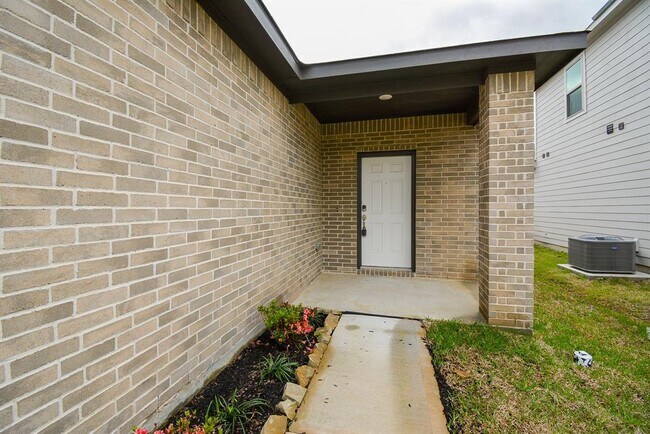 Building Photo - 16500 Moss Ln
