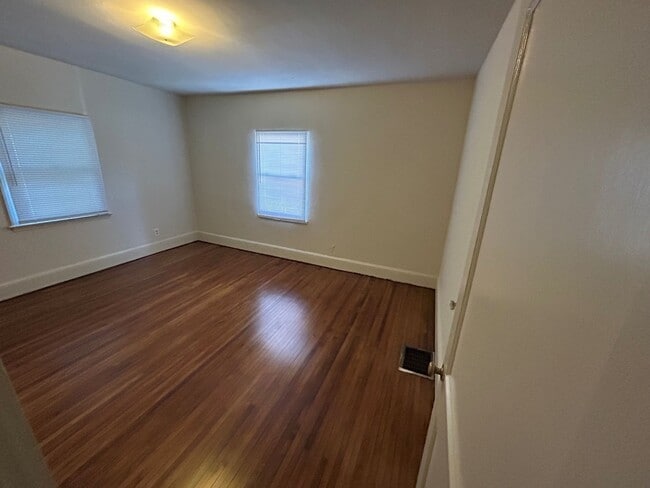 Building Photo - Cute cozy 1 bedroom 1 bathroom