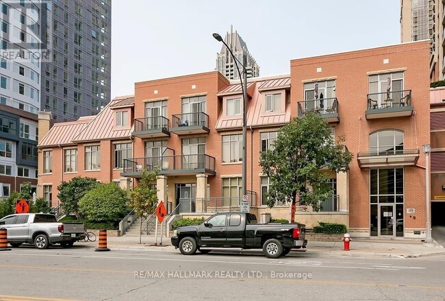 Building Photo - 320-320 City Centre Dr