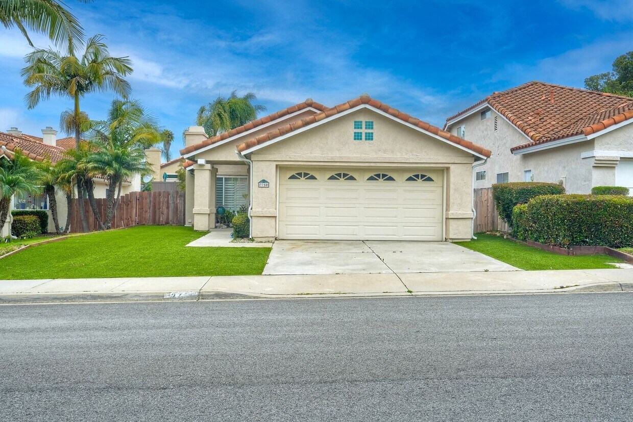Primary Photo - 3750 Via Del Rancho
