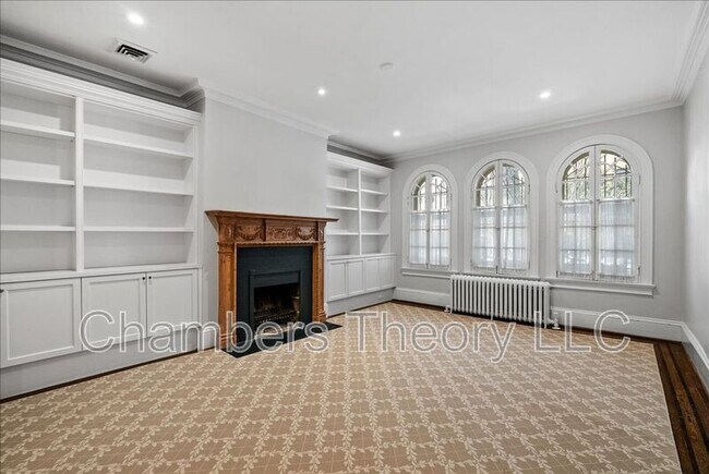 Foto del edificio - 2355 Ashmead Pl NW