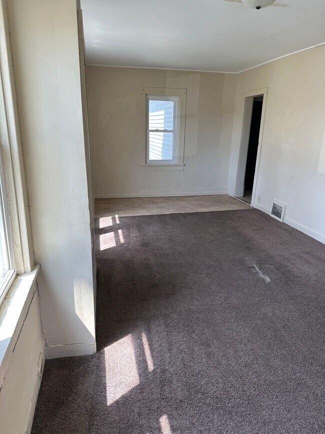 Building Photo - 3 br, 1 bath House - 302 2nd Street NW