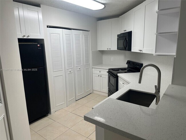 Foto del edificio - 6280 NW 186th St
