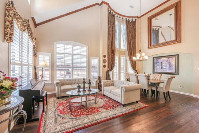 Building Photo - 504 Twin Knoll Dr