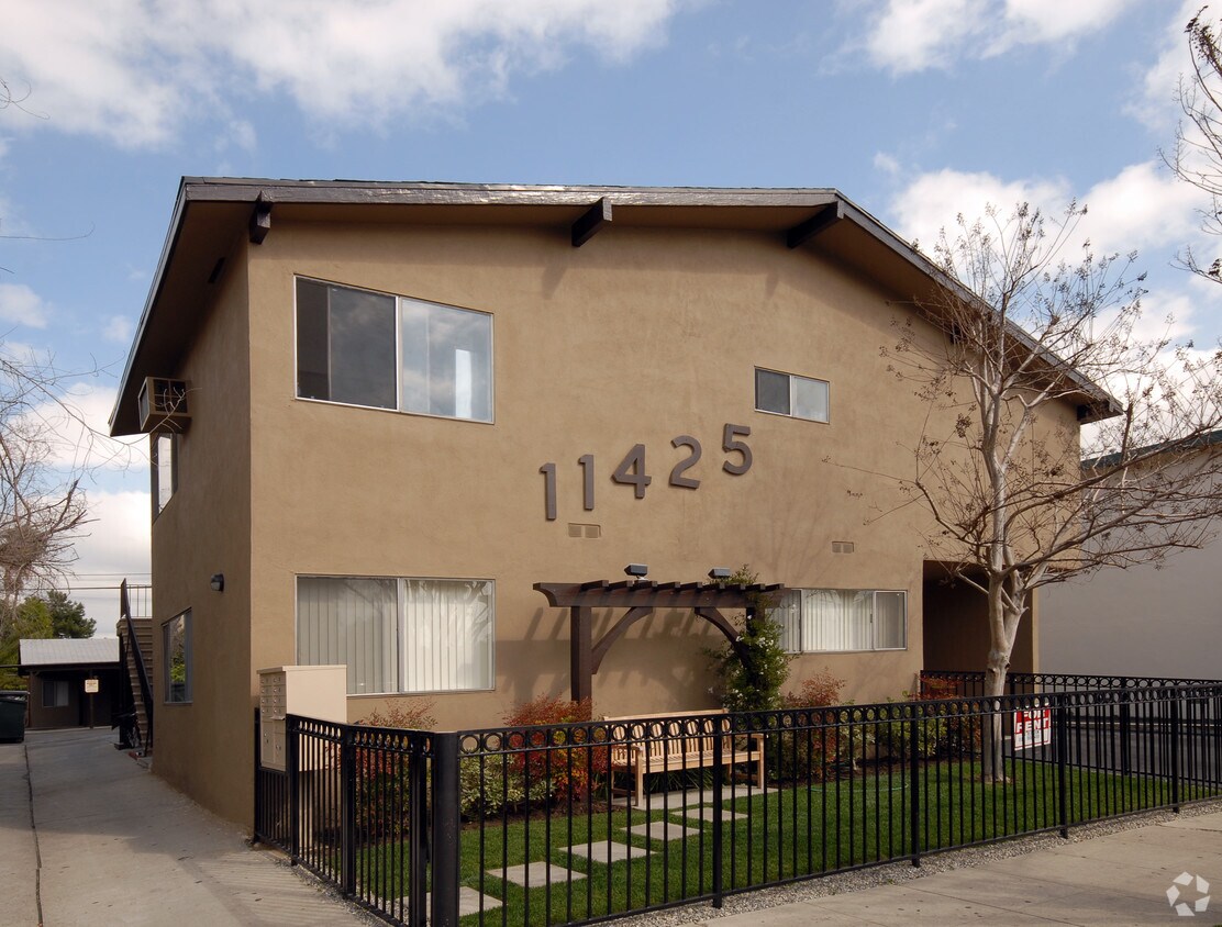 Building Photo - 11425 Cumpston St