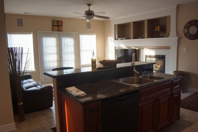 Building Photo - 1212 Raynor Dr