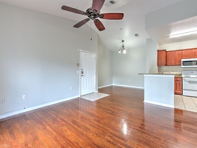 Foto del edificio - 2 br, 1 bath Condo - 5703 Legacy Crescent ...