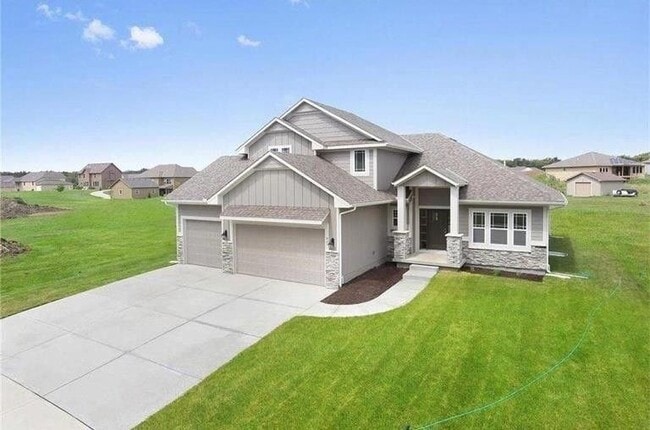 Building Photo - 516 SE Linden Dr