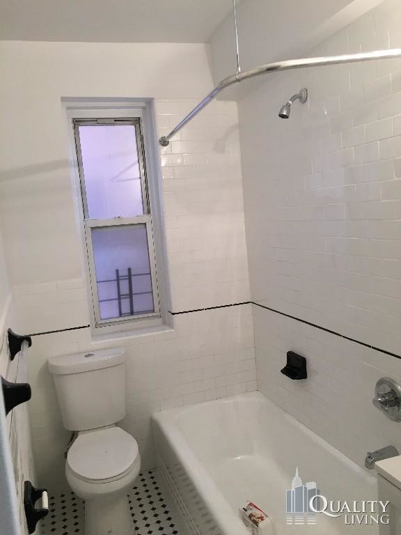 Building Photo - 739 W 186th St