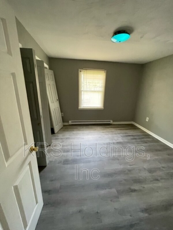 Building Photo - 104 N 4th St