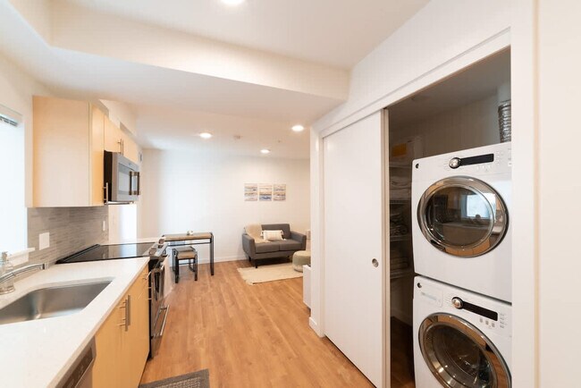 Building Photo - 750 11th Ave E