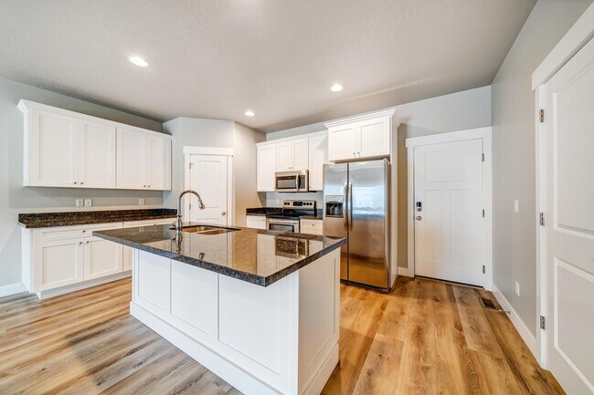 Building Photo - 4435 W Glendon Dr
