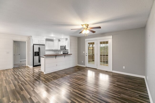 Building Photo - Fantastic One Level Home w/ Several Fabulous Design Touches That Make It Warm And Welcoming