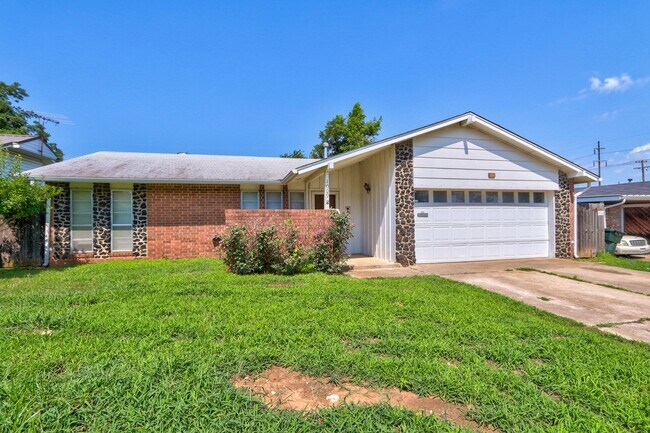 Building Photo - 3 Bed 1.5 Bath in Midwest City!